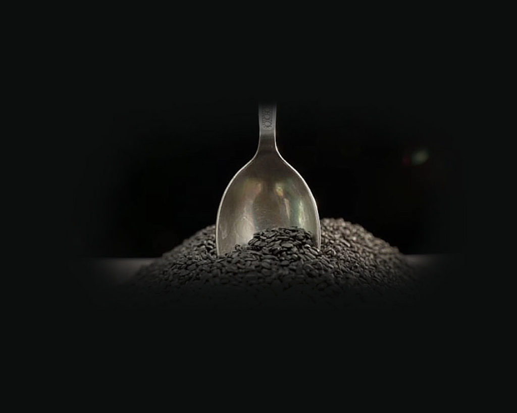 black seed oil pouring - best selling points hero image for black seed oil - prestige provisions