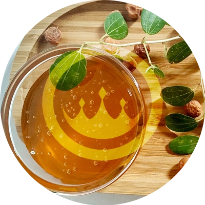 lush freshly poured yemeni sidr honey possibly of royal maliki grade in see-through glass cup